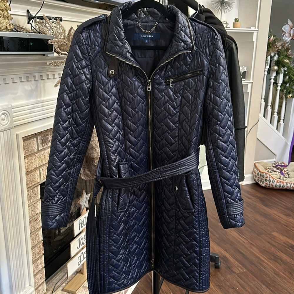 Cole Haan Quilted, 3/4 length, Navy Blue, Leather trim Coat. Size Medium